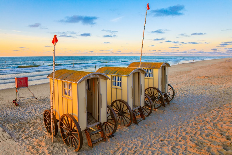 Badhytter Ostfriesland Badhytter pa hjul pa stranden